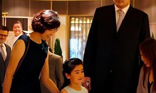 姚明女儿已高过1米9的叶莉